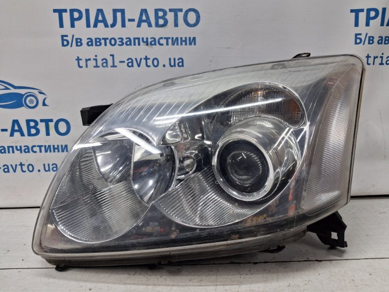 Фара левая галоген Toyota Avensis 2002-2010 T25 2.2 diesel 2ADFTV 8117005211 Б/У