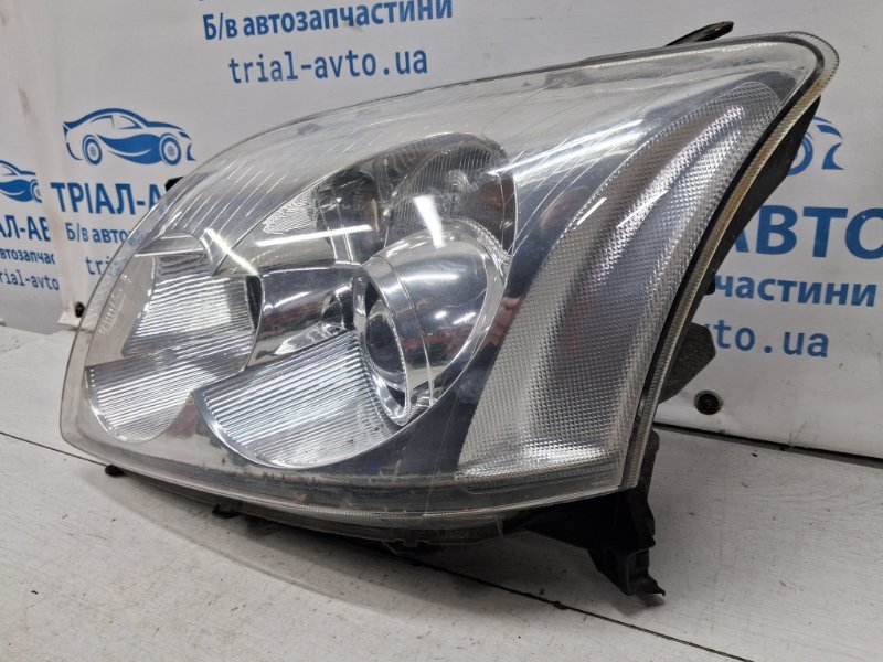 Фара левая галоген Toyota Avensis T25 2.2 diesel 2ADFTV