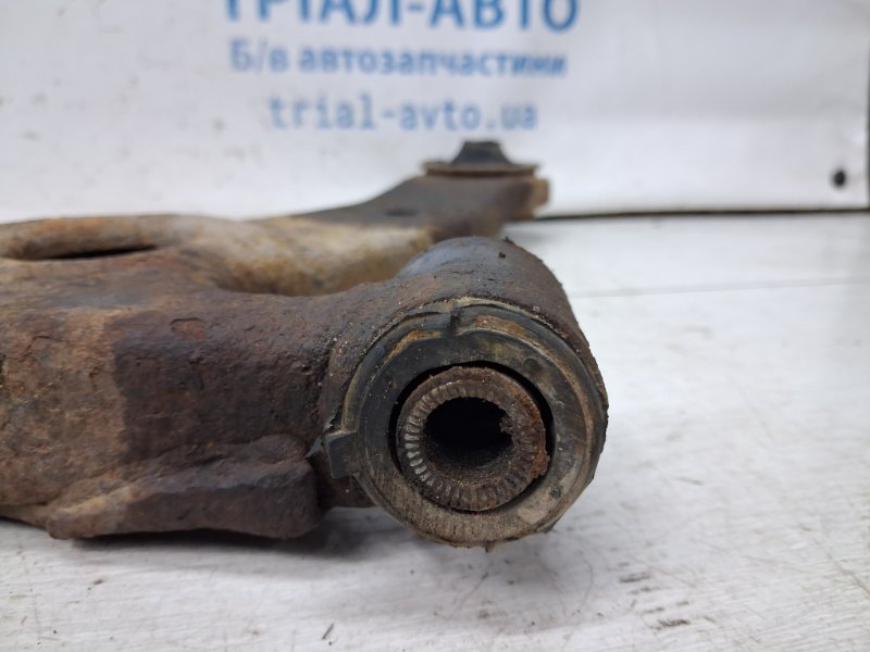 Рычаг правый Toyota Avensis T25 2.2 diesel 2ADFTV