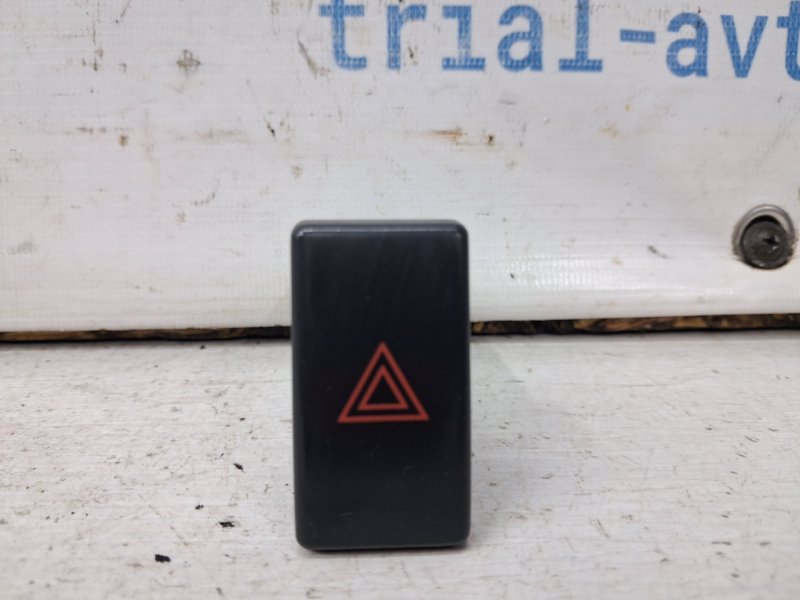 Кнопка аварийки Toyota Avensis 2002-2010 T25 2.2 diesel 2ADFTV 8433205050 Б/У
