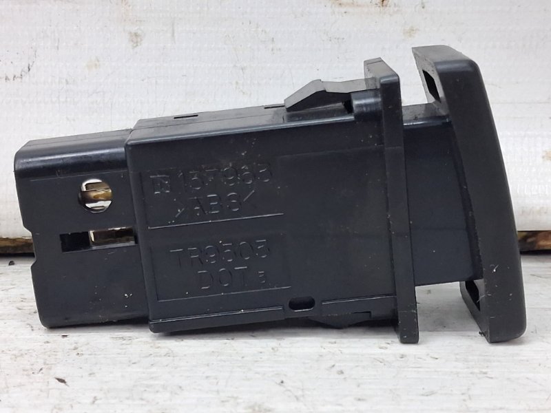 Кнопка аварийки Toyota Avensis T25 2.2 diesel 2ADFTV