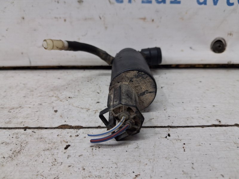 Насос омывателя стекла Toyota Avensis T25 2.2 diesel 2ADFTV