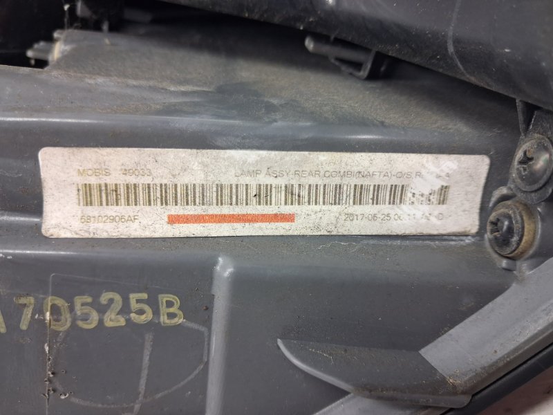 Фонарь задний внешний правый Cherokee 2013-2019 KL 3.2 бензин EHK Фонарь задний внешний правый Cherokee 2013-2019 KL 3.2 бензин EHK