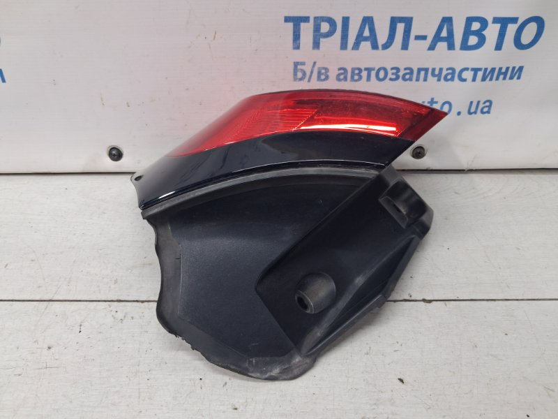 Фонарь задний внешний правый Cherokee 2013-2019 KL 3.2 бензин EHK Фонарь задний внешний правый Cherokee 2013-2019 KL 3.2 бензин EHK