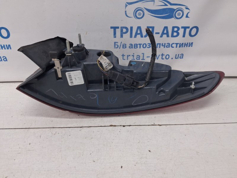 Фонарь задний внешний левый Fusion USA 2013-2020 2 1.5 бензин ENUN0