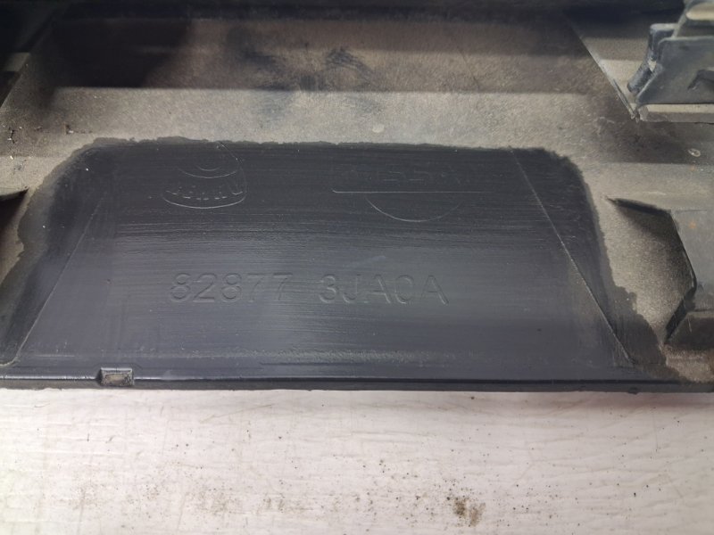 Накладка двери задняя левая QX60 2013-2021 L50 3.5 бензин VQ35DE