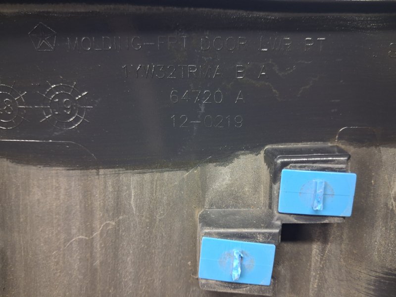 Накладка двери передняя правая Cherokee 2013-2019 KL 3.2 бензин EHK Накладка двери передняя правая Cherokee 2013-2019 KL 3.2 бензин EHK