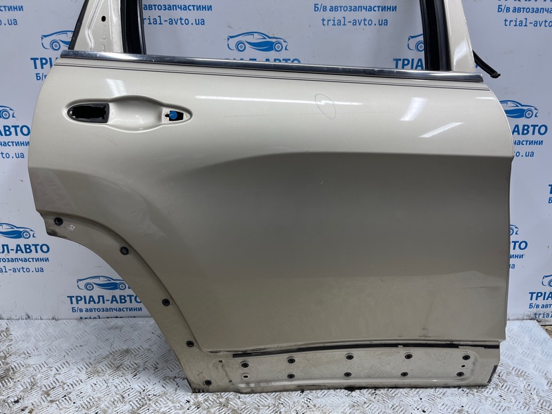 Дверь задняя правая Jeep Cherokee KL 2.4 бензин ED6 Дверь задняя правая Jeep Cherokee KL 2.4 бензин ED6