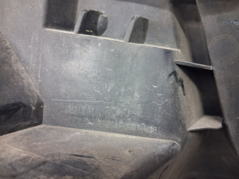 Решетка радиатора Grand Cherokee 2010-2022 WK2 3.6 бензин ERB Решетка радиатора Grand Cherokee 2010-2022 WK2 3.6 бензин ERB