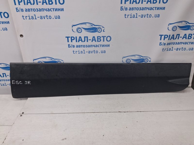 Накладка двери передняя правая Ford Escape 2012-2019 3 2.0 бензин ENR90 CJ5Z7820878AA Б/У