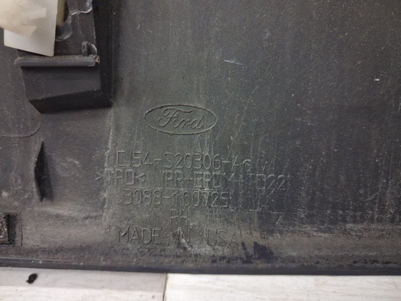 Накладка двери передняя правая Escape 2012-2019 3 2.0 бензин ENR90