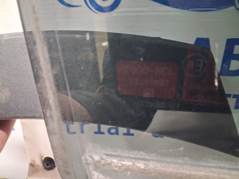 Стекло двери заднее правое FX 2002-2008 S50 3.5 бензин VQ35DE