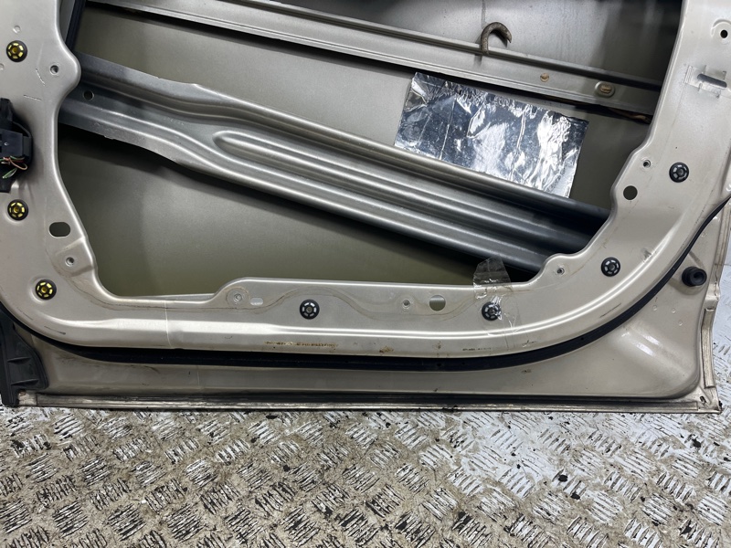 Дверь передняя правая Cherokee 2013-2019 KL 2.4 бензин ED6 Дверь передняя правая Cherokee 2013-2019 KL 2.4 бензин ED6