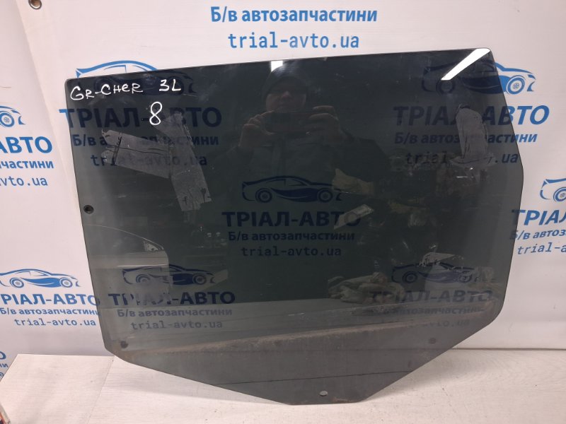Запчасть стекло двери заднее левое Jeep Grand Cherokee 2010-2022 WK2 3.6 бензин ERB 68086589AA Б/У Стекло двери заднее левое Jeep Grand Cherokee 2010-2022 WK2 3.6 бензин ERB 68086589AA Б/У