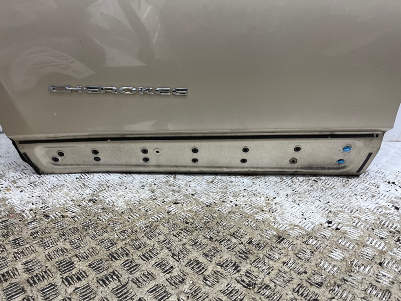 Дверь передняя левая Cherokee 2013-2019 KL 2.4 бензин ED6 Дверь передняя левая Cherokee 2013-2019 KL 2.4 бензин ED6