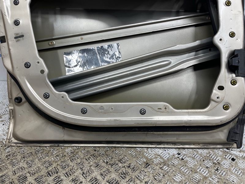 Дверь передняя левая Cherokee 2013-2019 KL 2.4 бензин ED6 Дверь передняя левая Cherokee 2013-2019 KL 2.4 бензин ED6