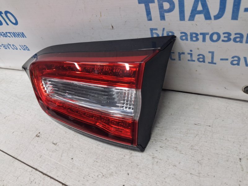 Фонарь задний внутренний правый Cherokee 2013-2019 KL 2.4 бензин ED6 Фонарь задний внутренний правый Cherokee 2013-2019 KL 2.4 бензин ED6