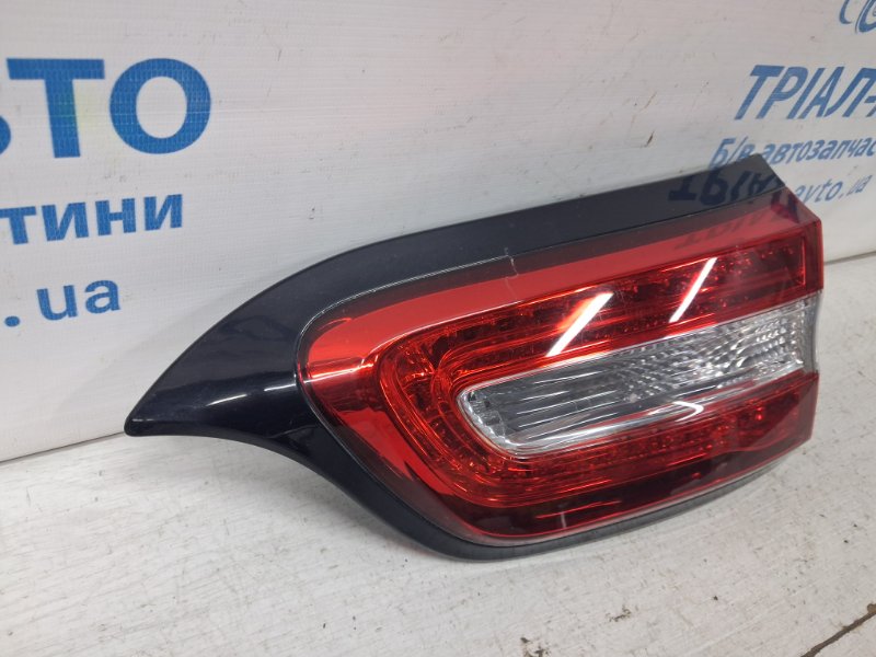 Фонарь задний внутренний правый Jeep Cherokee KL 2.4 бензин ED6 Фонарь задний внутренний правый Jeep Cherokee KL 2.4 бензин ED6