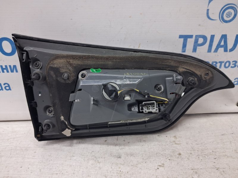 Фонарь задний внутренний правый Cherokee 2013-2019 KL 2.4 бензин ED6 Фонарь задний внутренний правый Cherokee 2013-2019 KL 2.4 бензин ED6