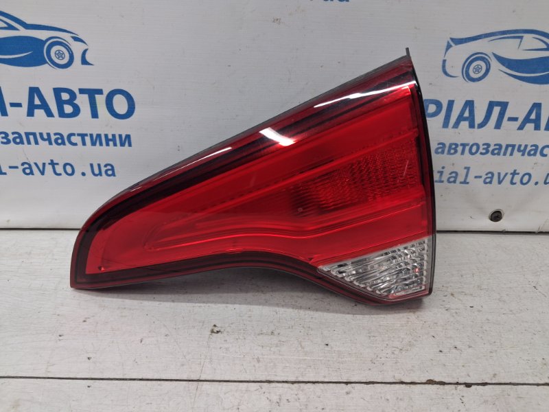 Фонарь задний внутренний правый Kia Sorento 2009-2021 XM 2.4 бензин G4KJ 924061U500 Б/У