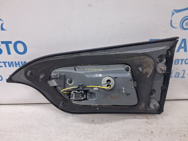 Фонарь задний внутренний левый Cherokee 2013-2019 KL 2.4 бензин ED6 Фонарь задний внутренний левый Cherokee 2013-2019 KL 2.4 бензин ED6