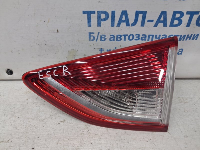 Фонарь задний внутренний правый Ford Escape 2012-2019 3 2.0 бензин ENR90 CJ5Z13404A Б/У
