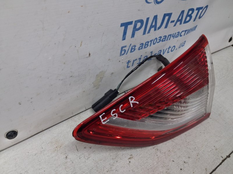 Фонарь задний внутренний правый Escape 2012-2019 3 2.0 бензин ENR90