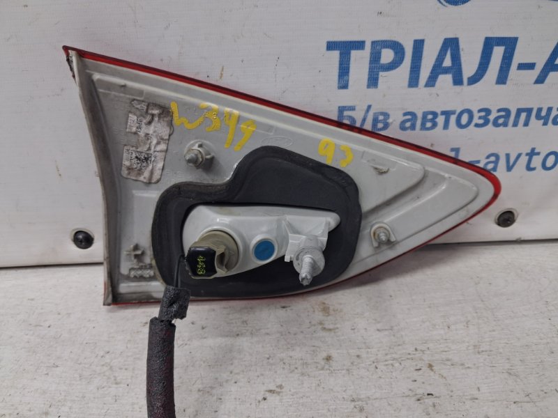 Фонарь задний внутренний правый Escape 2012-2019 3 2.0 бензин ENR90