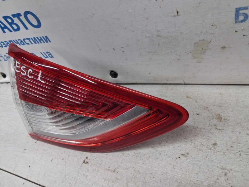 Фонарь задний внутренний левый Ford Escape 3 2.0 бензин ENR90