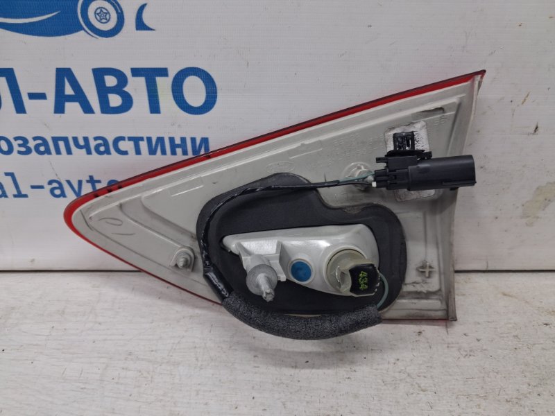 Фонарь задний внутренний левый Escape 2012-2019 3 2.0 бензин ENR90
