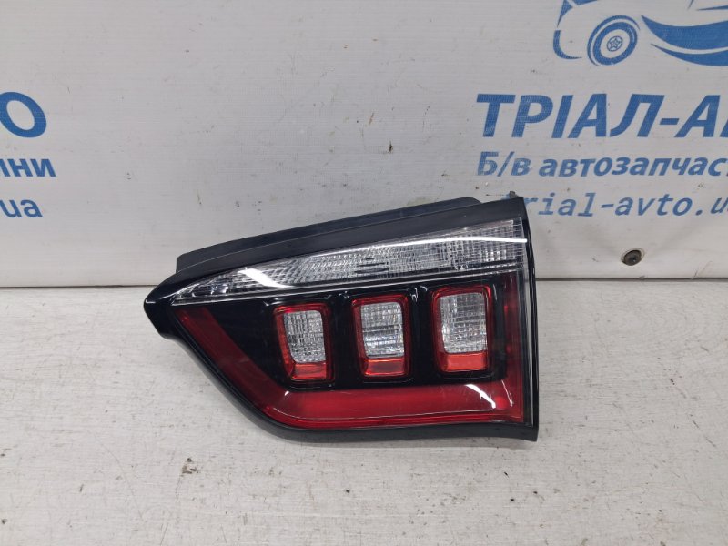 Фонарь задний внутренний правый Jeep Compass 2016-2020 MP 2.4 бензин EDE 55112836AA Б/У