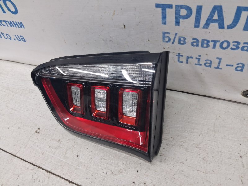 Фонарь задний внутренний правый Jeep Compass MP 2.4 бензин EDE