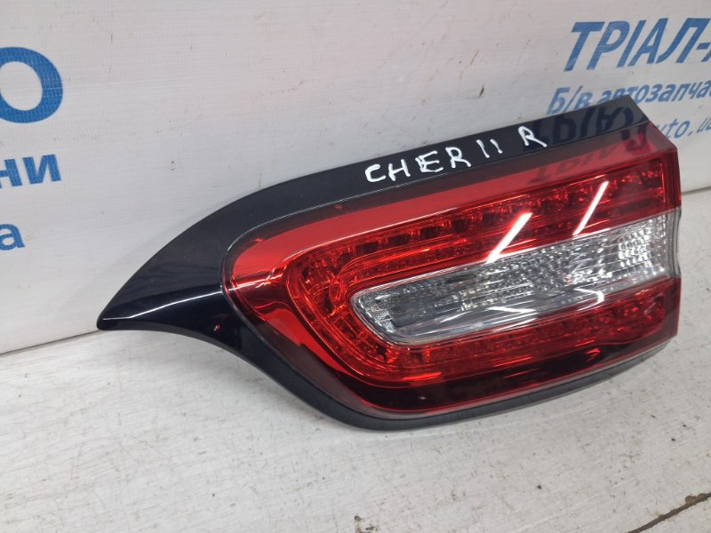 Фонарь задний внутренний правый Jeep Cherokee KL 3.2 бензин EHK