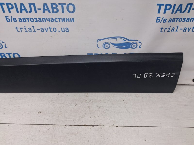 Накладка двери передняя левая Jeep Cherokee KL 2.4 бензин ED6 Накладка двери передняя левая Jeep Cherokee KL 2.4 бензин ED6