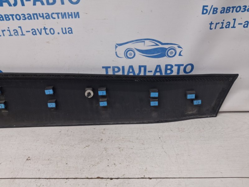 Накладка двери передняя левая Cherokee 2013-2019 KL 2.4 бензин ED6 Накладка двери передняя левая Cherokee 2013-2019 KL 2.4 бензин ED6