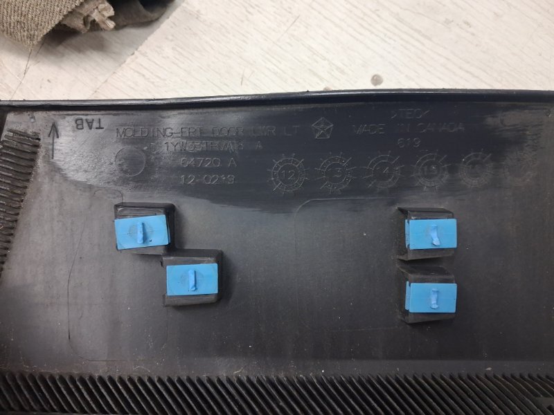 Накладка двери передняя левая Cherokee 2013-2019 KL 2.4 бензин ED6 Накладка двери передняя левая Cherokee 2013-2019 KL 2.4 бензин ED6