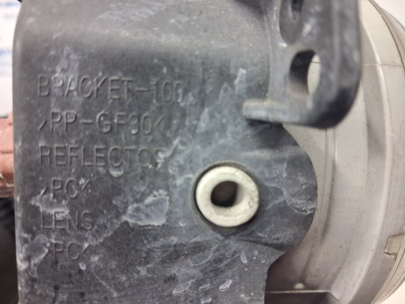 Фара противотуманная левая Cherokee 2013-2019 KL 2.4 бензин ED6 Фара противотуманная левая Cherokee 2013-2019 KL 2.4 бензин ED6