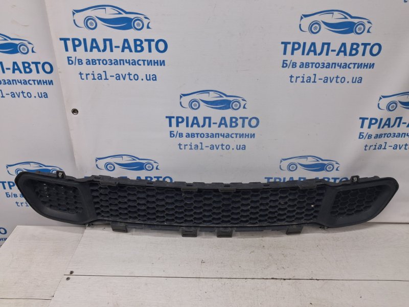Запчасть решетка бампера центральная Jeep Cherokee 2013-2019 KL 2.4 бензин ED6 68203216AA Б/У Решетка бампера центральная Jeep Cherokee 2013-2019 KL 2.4 бензин ED6 68203216AA Б/У