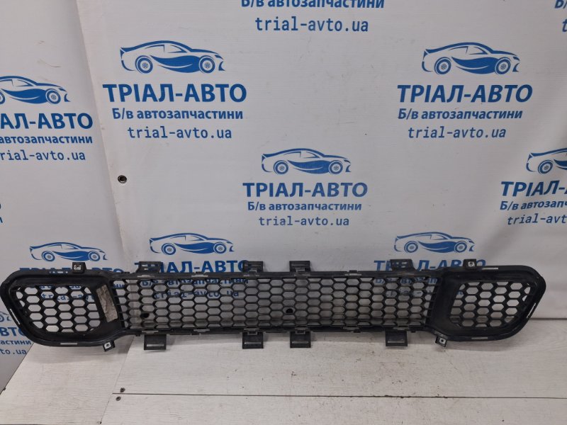 Решетка бампера центральная Cherokee 2013-2019 KL 2.4 бензин ED6 Решетка бампера центральная Cherokee 2013-2019 KL 2.4 бензин ED6