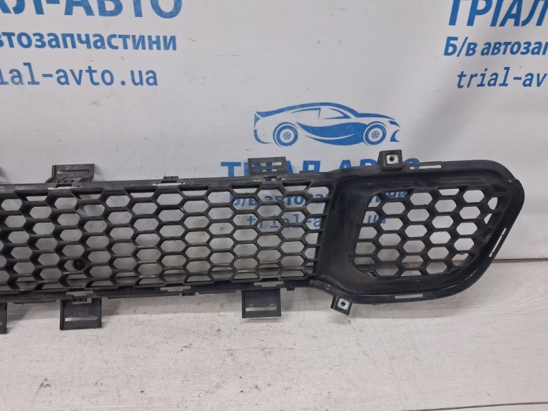 Решетка бампера центральная Cherokee 2013-2019 KL 2.4 бензин ED6 Решетка бампера центральная Cherokee 2013-2019 KL 2.4 бензин ED6