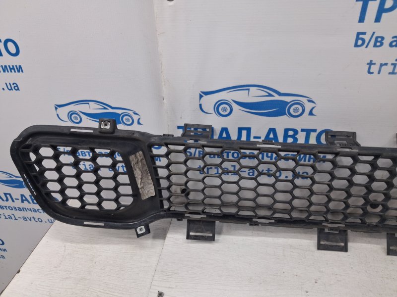 Решетка бампера центральная Cherokee 2013-2019 KL 2.4 бензин ED6 Решетка бампера центральная Cherokee 2013-2019 KL 2.4 бензин ED6