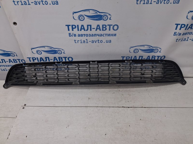 Запчасть решетка бампера центральная Kia Sorento 2009-2021 XM 2.4 бензин G4KJ 865611U500 Б/У Решетка бампера центральная Kia Sorento 2009-2021 XM 2.4 бензин G4KJ 865611U500 Б/У