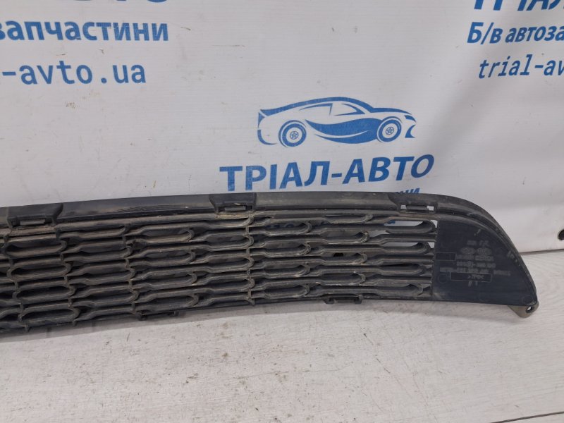 Решетка бампера центральная Sorento 2009-2021 XM 2.4 бензин G4KJ Решетка бампера центральная Sorento 2009-2021 XM 2.4 бензин G4KJ