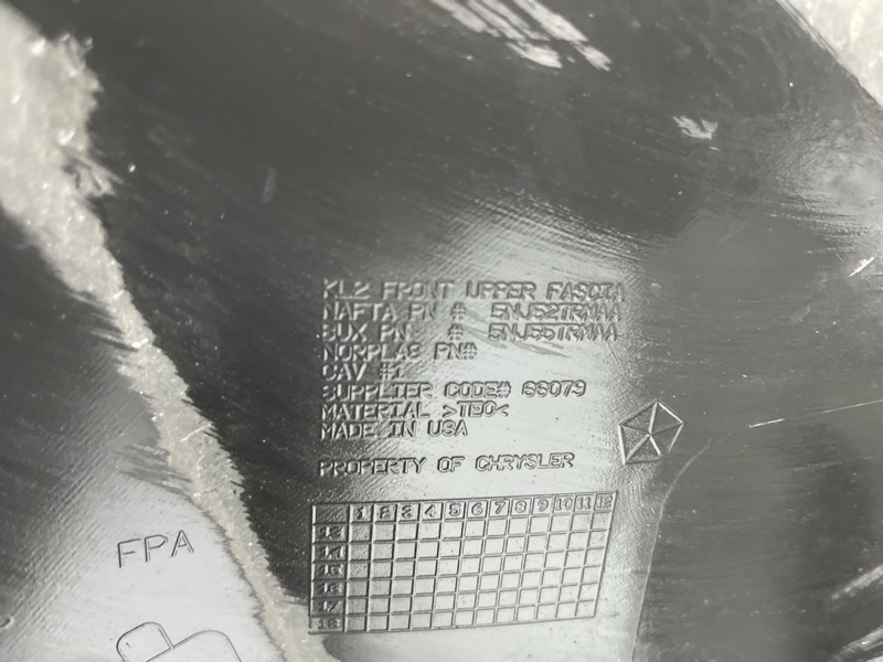 Бампер передний Cherokee 2013-2019 KL 2.4 бензин ED6