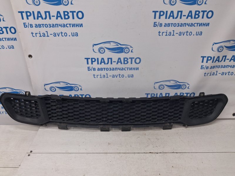 Решетка бампера центральная Jeep Cherokee 2013-2019 KL 3.2 бензин EHK 68203216AA Б/У