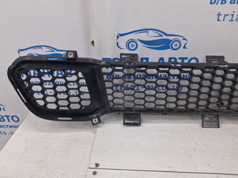 Решетка бампера центральная Cherokee 2013-2019 KL 3.2 бензин EHK