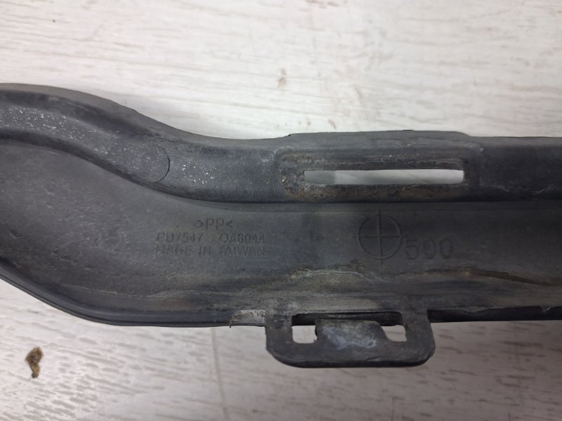 Решетка бампера центральная Cherokee 2013-2019 KL 3.2 бензин EHK Решетка бампера центральная Cherokee 2013-2019 KL 3.2 бензин EHK