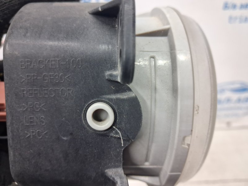 Фара противотуманная правая Jeep Grand Cherokee WK2 3.6 бензин ERB Фара противотуманная правая Jeep Grand Cherokee WK2 3.6 бензин ERB