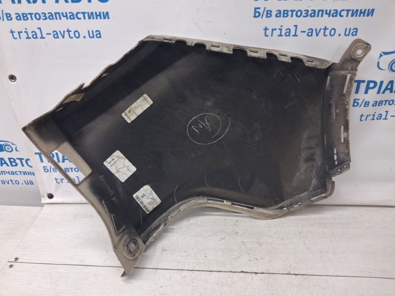 Бампер задний левый клык Cherokee 2013-2019 KL 2.4 бензин ED6