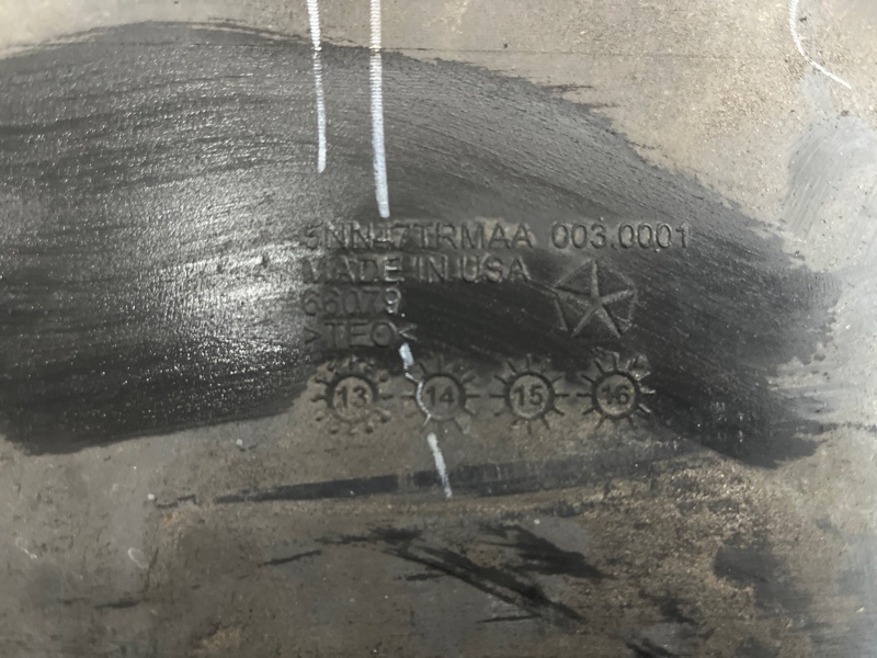 Бампер задний Cherokee 2013-2019 KL 2.4 бензин ED6 Бампер задний Cherokee 2013-2019 KL 2.4 бензин ED6